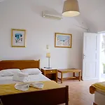 Rodakas 3* Akrotírion