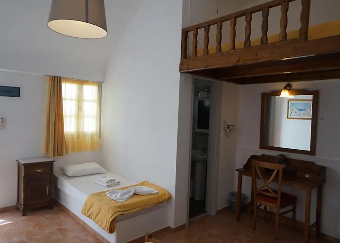 Rodakas Hotel Akrotiri (Santorini)